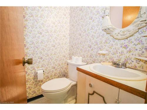 8204 Schisler Road, Niagara Falls, ON - Indoor Photo Showing Bathroom