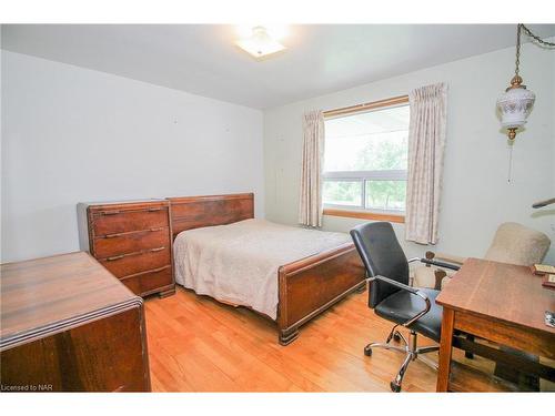 8204 Schisler Road, Niagara Falls, ON - Indoor Photo Showing Bedroom