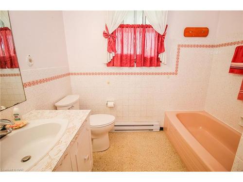 8204 Schisler Road, Niagara Falls, ON - Indoor Photo Showing Bathroom