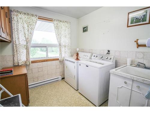 8204 Schisler Road, Niagara Falls, ON - Indoor Photo Showing Laundry Room