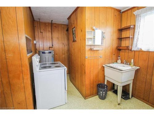 8204 Schisler Road, Niagara Falls, ON - Indoor Photo Showing Laundry Room