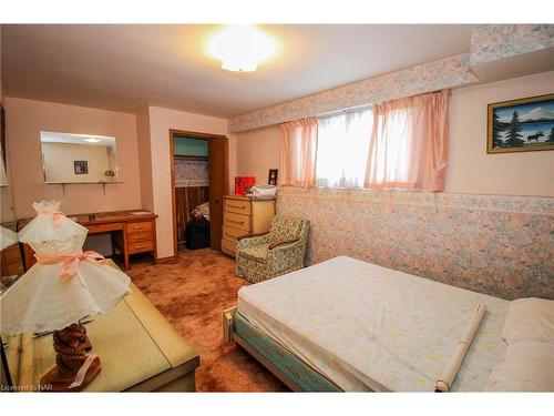 8204 Schisler Road, Niagara Falls, ON - Indoor Photo Showing Bedroom
