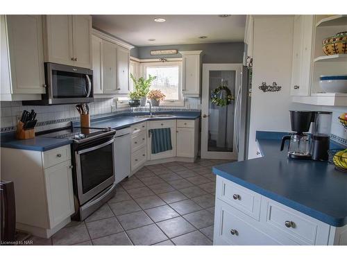 1802 Four Mile Creek Road, Niagara-On-The-Lake, ON - Indoor Photo Showing Kitchen