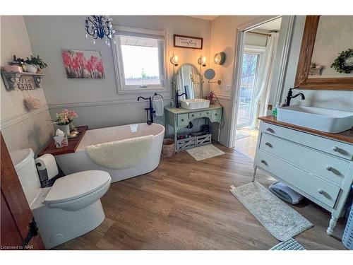 1802 Four Mile Creek Road, Niagara-On-The-Lake, ON - Indoor Photo Showing Bathroom