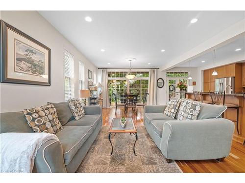 1270 Niagara Stone Road, Niagara-On-The-Lake, ON - Indoor Photo Showing Living Room