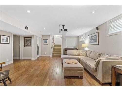 1270 Niagara Stone Road, Niagara-On-The-Lake, ON - Indoor Photo Showing Living Room