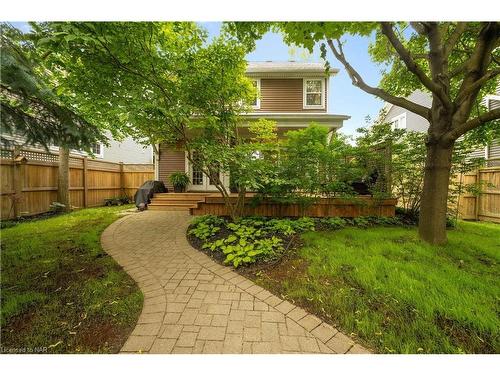 1270 Niagara Stone Road, Niagara-On-The-Lake, ON - Outdoor With Backyard