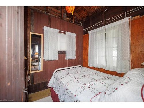 6 Firelane 14D Road, Niagara-On-The-Lake, ON - Indoor Photo Showing Bedroom