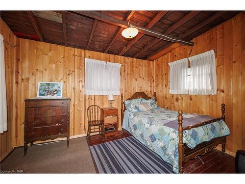 6 Firelane 14D Road, Niagara-On-The-Lake, ON - Indoor Photo Showing Bedroom