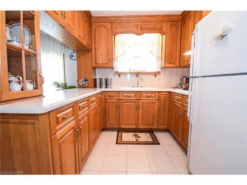 79 Kilgour Avenue, Welland, ON - Indoor Photo Showing Kitchen