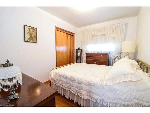 79 Kilgour Avenue, Welland, ON - Indoor Photo Showing Bedroom