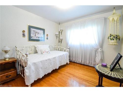 79 Kilgour Avenue, Welland, ON - Indoor Photo Showing Bedroom