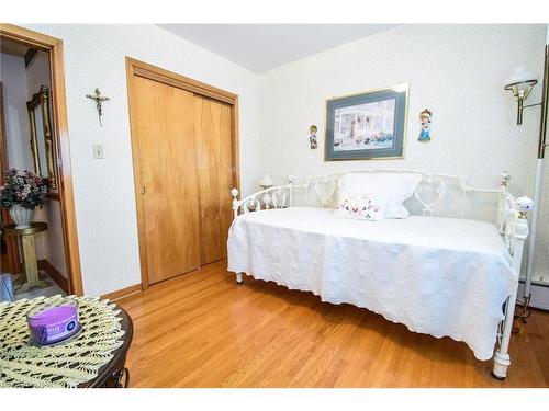 79 Kilgour Avenue, Welland, ON - Indoor Photo Showing Bedroom