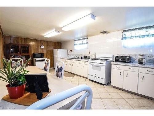 79 Kilgour Avenue, Welland, ON - Indoor Photo Showing Kitchen