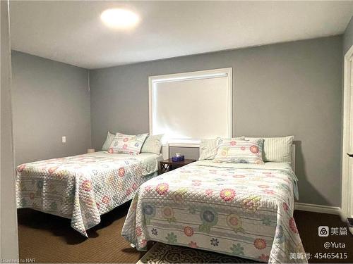 8272 Woodsview Crescent, Niagara Falls, ON - Indoor Photo Showing Bedroom