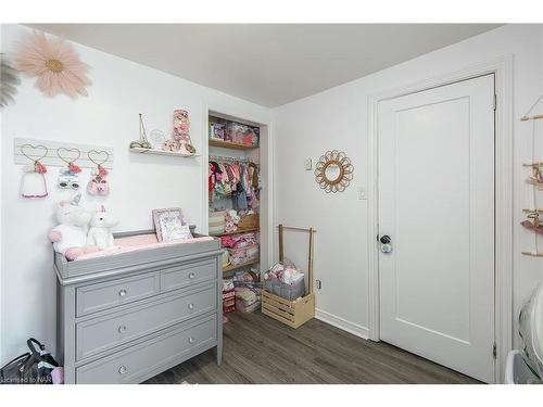 3224 Maple Avenue, Fort Erie, ON - Indoor Photo Showing Bedroom