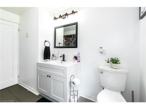 3224 Maple Avenue, Fort Erie, ON - Indoor Photo Showing Laundry Room