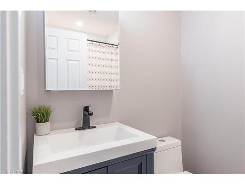 674 Lakeside Road, Fort Erie, ON - Indoor Photo Showing Bathroom