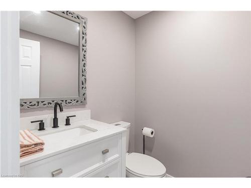 674 Lakeside Road, Fort Erie, ON - Indoor Photo Showing Bathroom