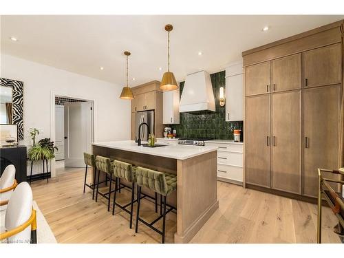 60 Kensington Street, Welland, ON - Indoor Photo Showing Kitchen With Upgraded Kitchen