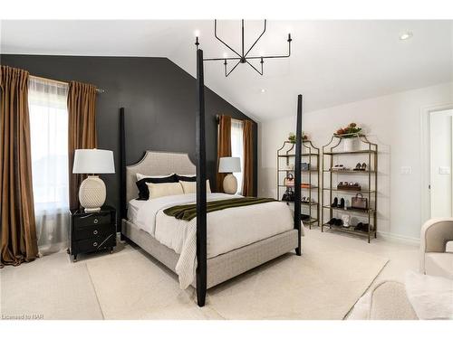 60 Kensington Street, Welland, ON - Indoor Photo Showing Bedroom