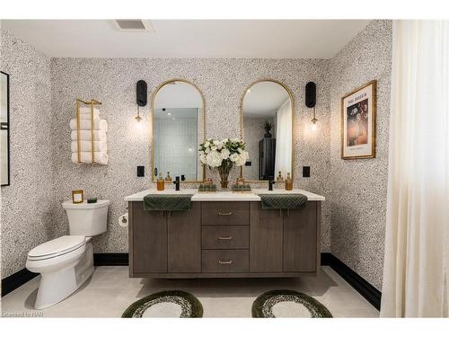 60 Kensington Street, Welland, ON - Indoor Photo Showing Bathroom