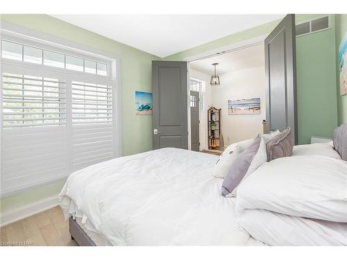 751 Lakeshore Road, Fort Erie, ON - Indoor Photo Showing Bedroom