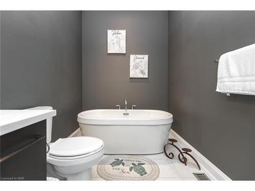 751 Lakeshore Road, Fort Erie, ON - Indoor Photo Showing Bathroom