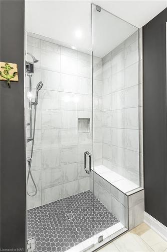 751 Lakeshore Road, Fort Erie, ON - Indoor Photo Showing Bathroom