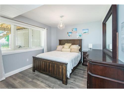 751 Lakeshore Road, Fort Erie, ON - Indoor Photo Showing Bedroom