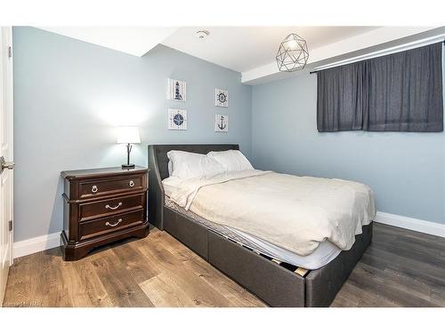 751 Lakeshore Road, Fort Erie, ON - Indoor Photo Showing Bedroom