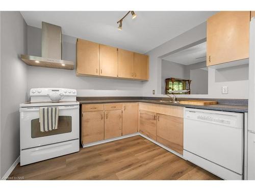 43-302 Vine Street, St. Catharines, ON - Indoor Photo Showing Kitchen