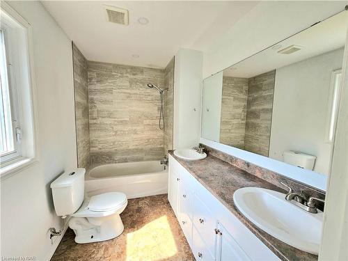 Upper-310 Corvette Street, Welland, ON - Indoor Photo Showing Bathroom