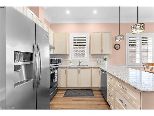 78 Angela Crescent, Niagara-On-The-Lake, ON - Indoor Photo Showing Kitchen With Double Sink