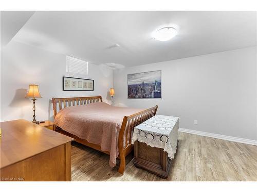 78 Angela Crescent, Niagara-On-The-Lake, ON - Indoor Photo Showing Bedroom