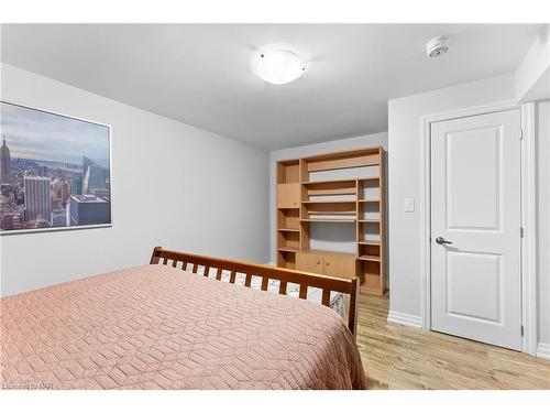 78 Angela Crescent, Niagara-On-The-Lake, ON - Indoor Photo Showing Bedroom
