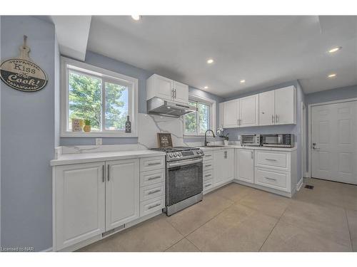 89 Ambleside Drive Sw, Brampton, ON - Indoor Photo Showing Kitchen