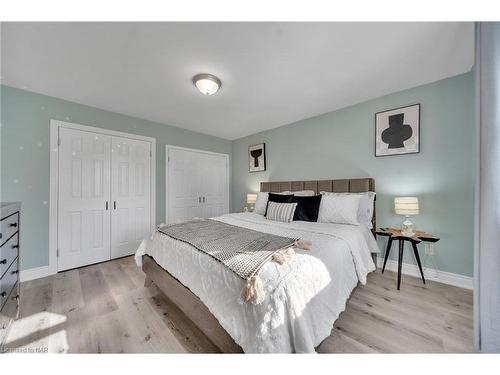 89 Ambleside Drive Sw, Brampton, ON - Indoor Photo Showing Bedroom
