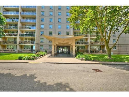 804-6400 Huggins Street, Niagara Falls, ON - Outdoor With Balcony With Facade