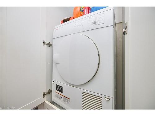 804-6400 Huggins Street, Niagara Falls, ON - Indoor Photo Showing Laundry Room