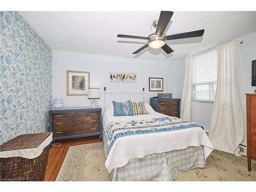 804-6400 Huggins Street, Niagara Falls, ON - Indoor Photo Showing Bedroom