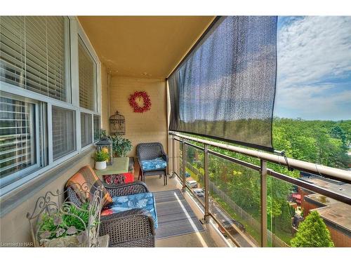 804-6400 Huggins Street, Niagara Falls, ON - Outdoor With Balcony With Exterior