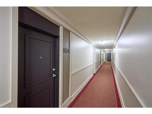 804-6400 Huggins Street, Niagara Falls, ON - Indoor Photo Showing Other Room