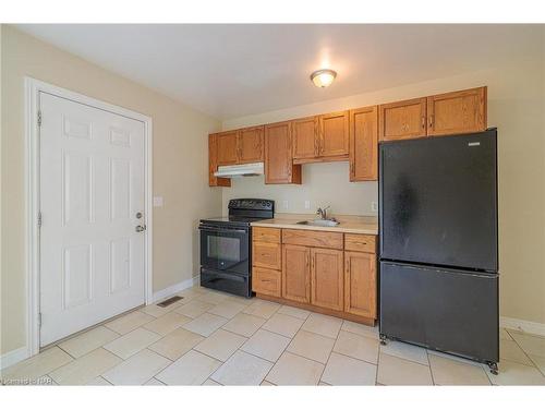 39 Saturn Road, Port Colborne, ON - Indoor Photo Showing Kitchen