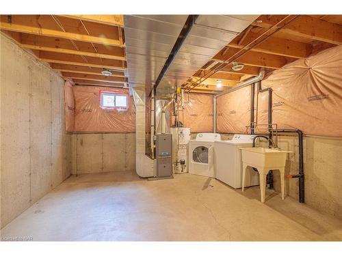 39 Saturn Road, Port Colborne, ON - Indoor Photo Showing Laundry Room