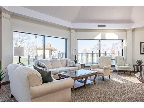 2502-701 Geneva Street, St. Catharines, ON - Indoor Photo Showing Living Room