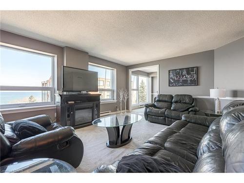 2502-701 Geneva Street, St. Catharines, ON - Indoor Photo Showing Living Room