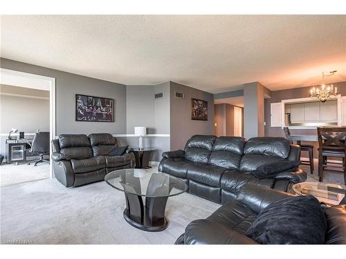 2502-701 Geneva Street, St. Catharines, ON - Indoor Photo Showing Living Room