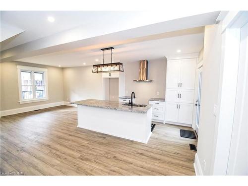 24 Elmview Street E, Welland, ON - Indoor Photo Showing Kitchen