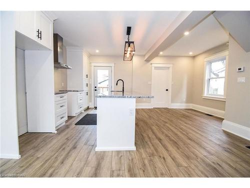 24 Elmview Street E, Welland, ON - Indoor Photo Showing Kitchen